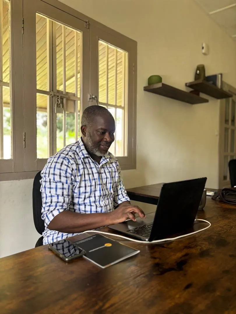 Au travail dans les locaux de Téré Communication, à Cocody Danga