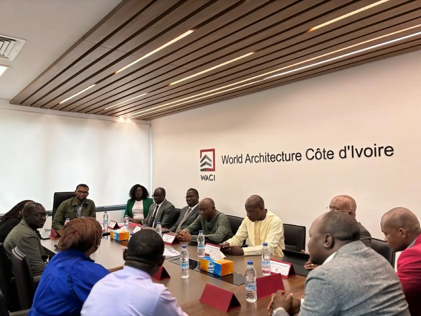 Réunion au siège de WACI, World Architecture Côte d'Ivoire